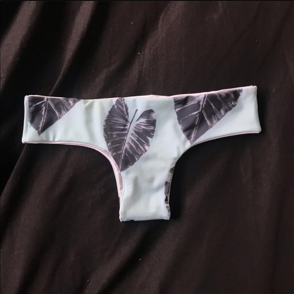 Kalo Kini bottom